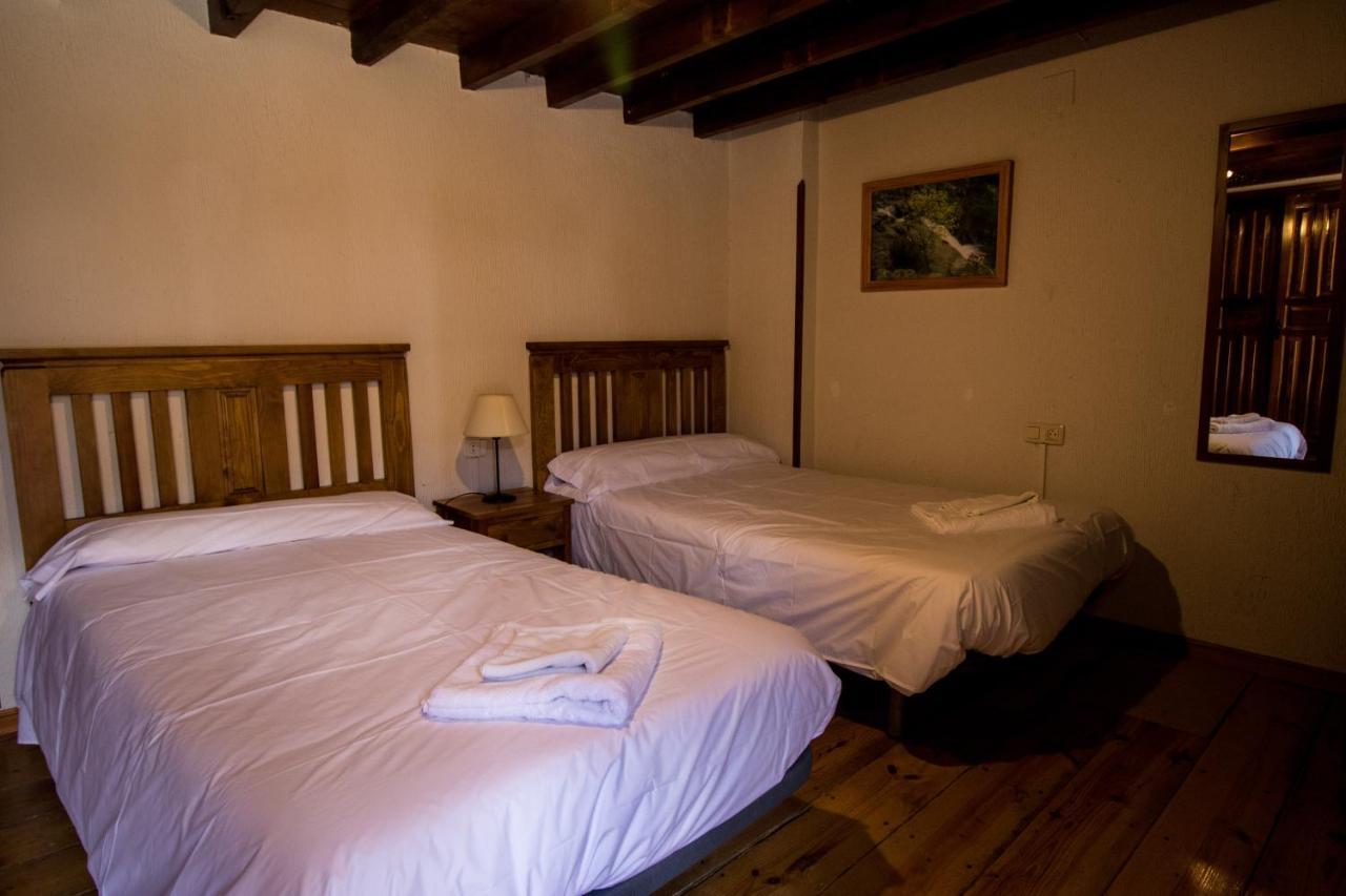La Casa Del Abuelo Guest House Hoyos del Espino Exterior photo